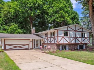 4200 Winchester Ct, Minnetonka, MN 55345