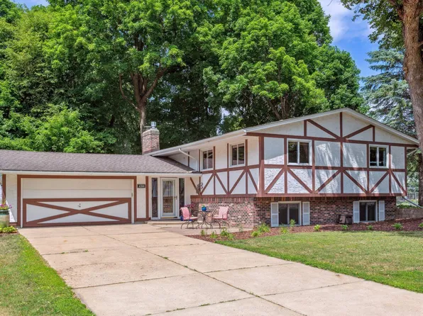 4200 Winchester Ct, Minnetonka, MN 55345