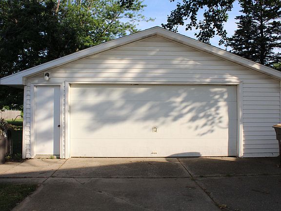 3rd image of 2216 Legoma Dr