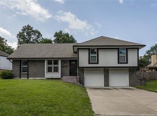 10101 NW Mirror Lake Ct, Kansas City, MO 64152