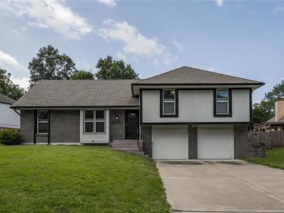 10101 NW Mirror Lake Ct, Kansas City, MO, 64152