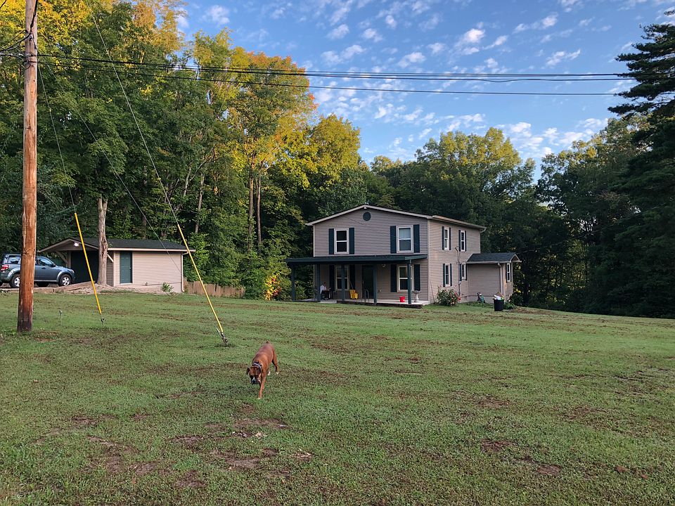Spacious lot of 1 acre!