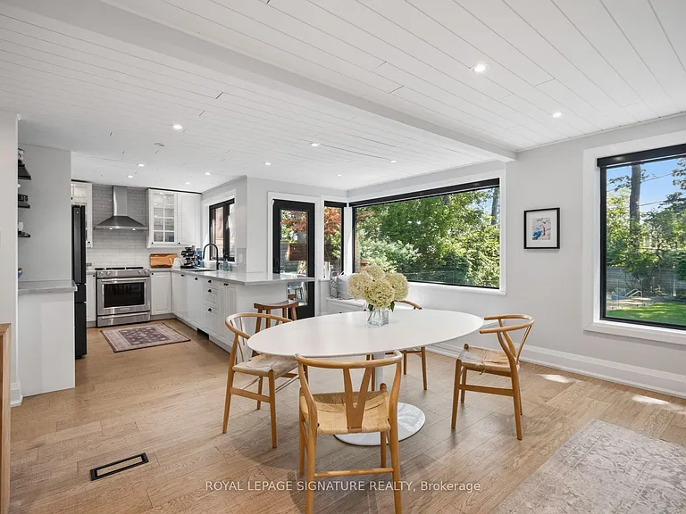 74 Fallingbrook Dr — Photo 14