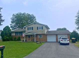 521 Mountain View Rd, Nazareth, PA 18064