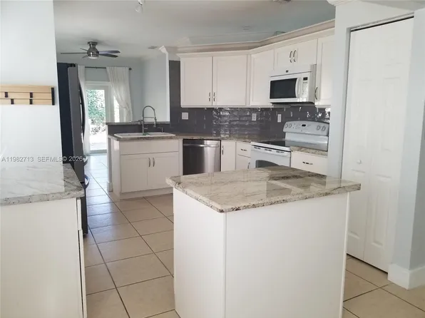 4153 Sapphire Ter, Weston, FL 33331