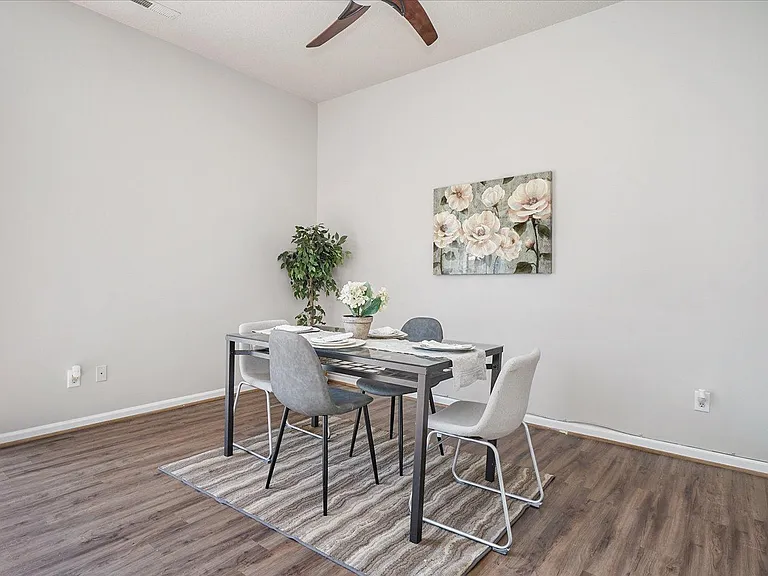 6226 Oakglen Dr — Photo 10