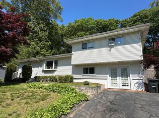 39 Mohawk Dr, Norwalk, CT 06851