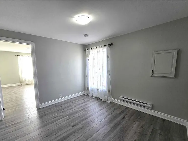 300 Balmoral Ave N #2 — Photo 6