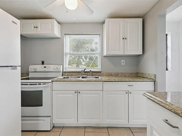 320 Dummitt Ave #B — Photo 11