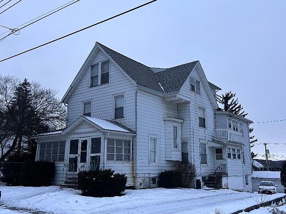 4th image of 105 Prospect St
