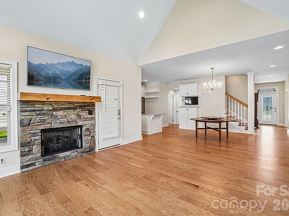 5th image of 163 Windstone Dr
