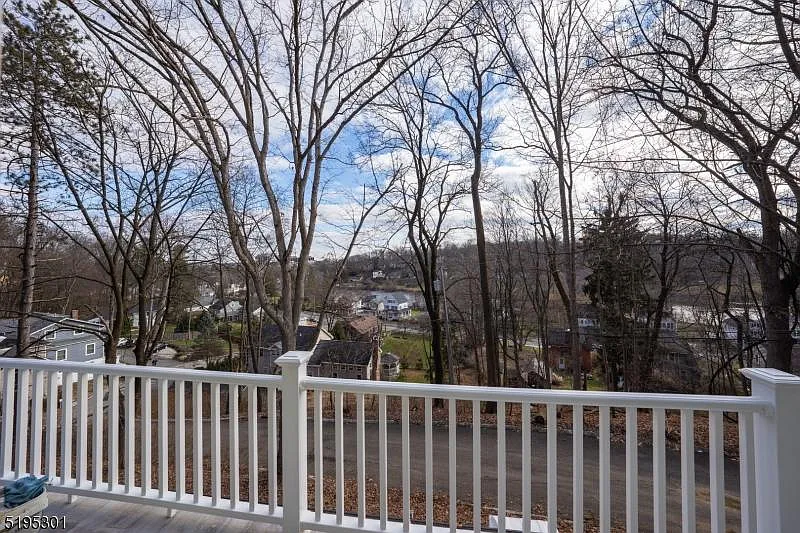 10 Jones Dr photo 1