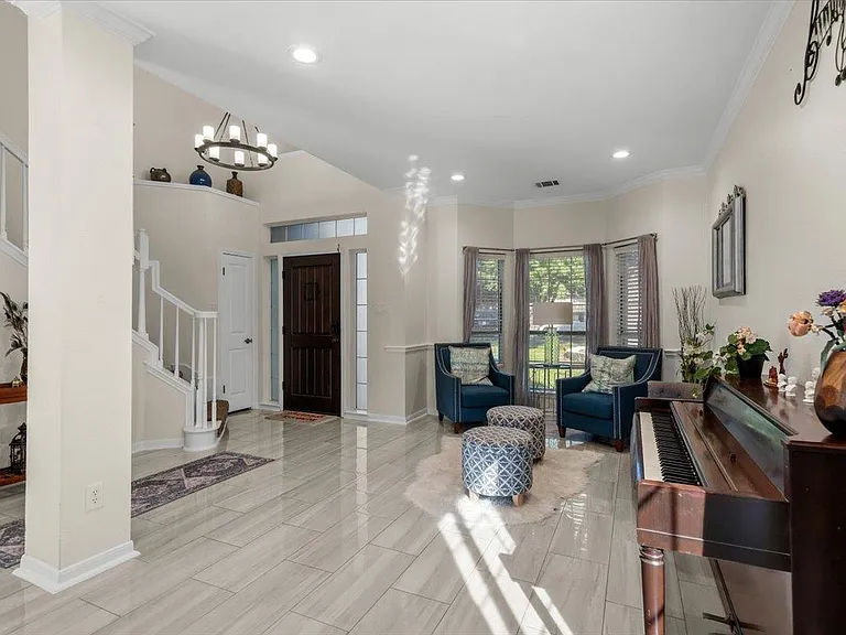 8503 Delavan Ave — Photo 5