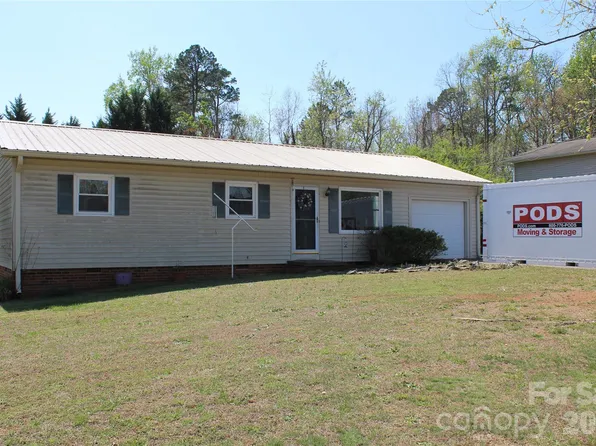 5445 Glenview Dr, Hickory, NC 28602