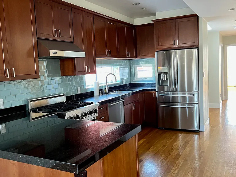 1070 Capp St #3 — Photo 1