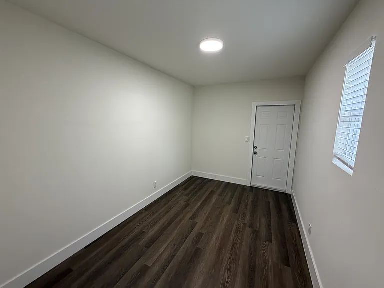 110 NE Monroe Cir N #4 — Photo 5