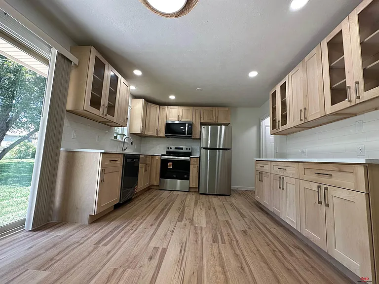 1839 W Arlington Cir — Photo 12