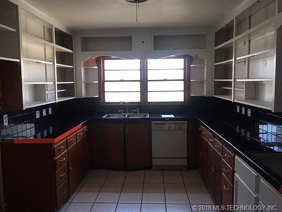 4th image of 802 N Parkinson Ave