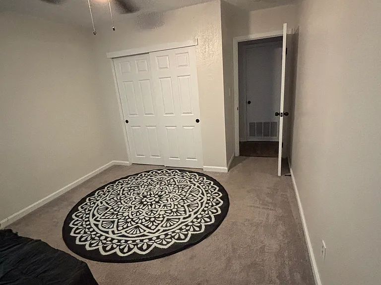 1108 Meadowview Dr — Photo 3