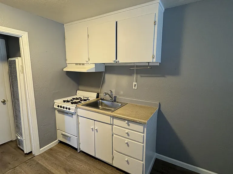 1032 Glenwood Way #4 — Photo 6