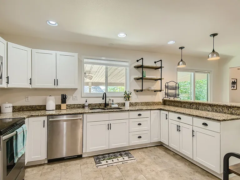 3846 Dyanna Dr — Photo 2