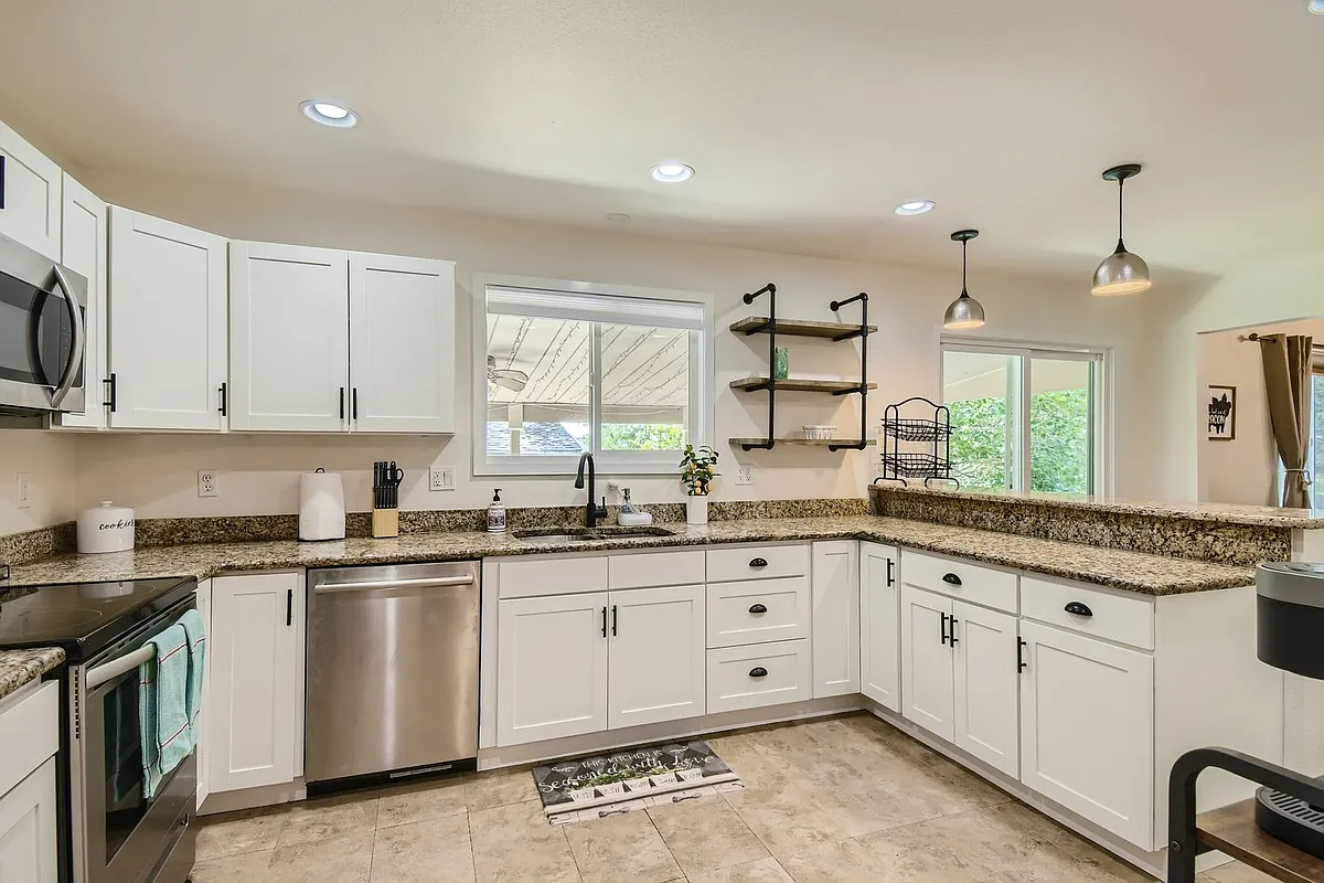 Building Photo - 3846 Dyanna Dr