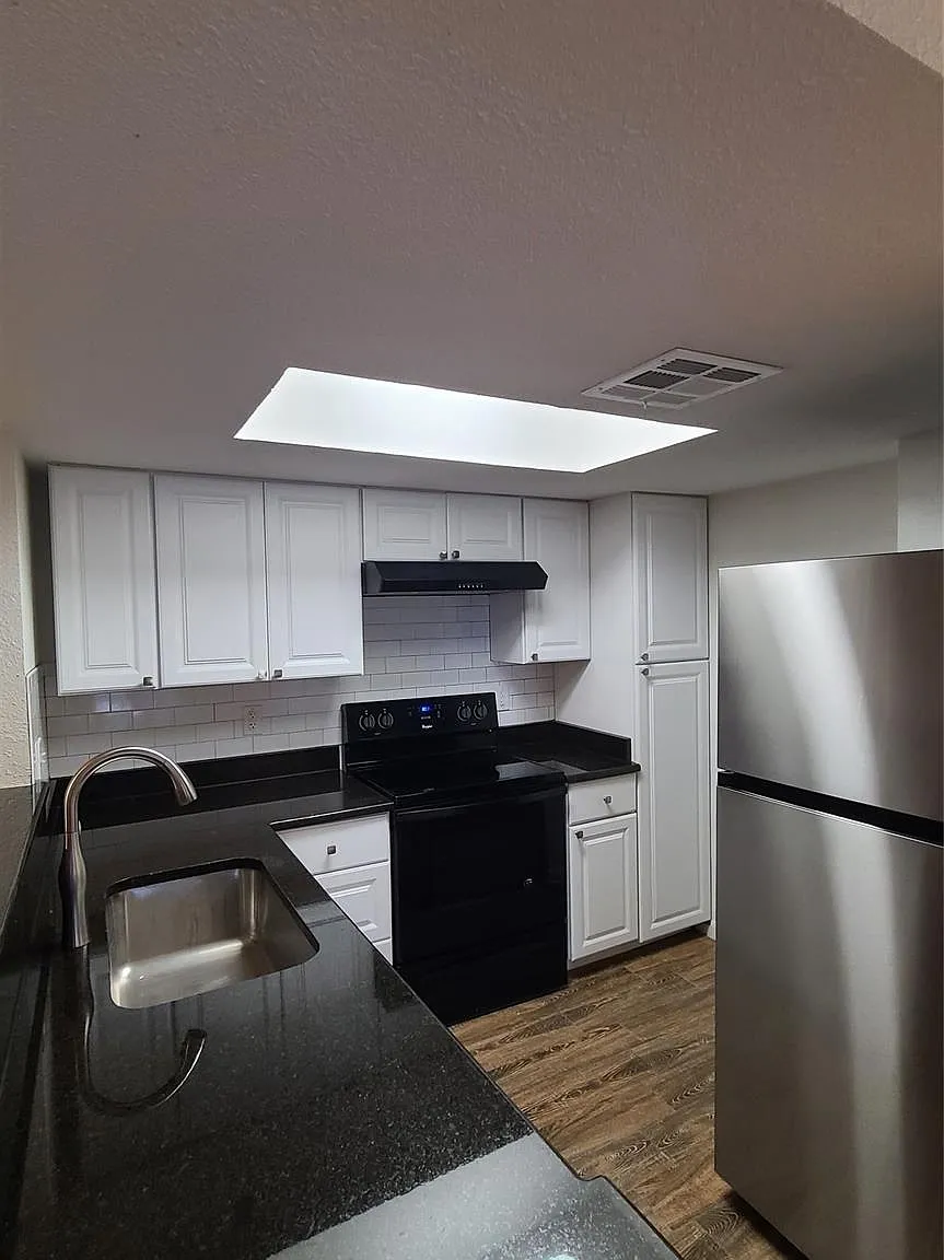 2 bed, 2.0 bath, 853 sqft, $1,400 — Photo 2