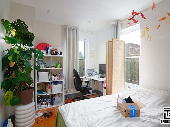 5th image of 1431 York Ave #37