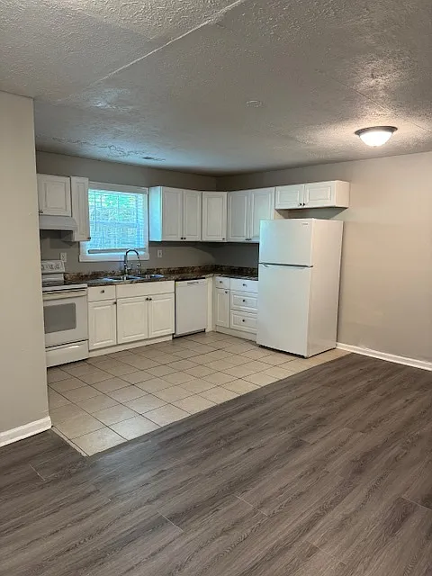 3 bed, 2.0 bath, 1798 sqft, $1,895 — Photo 2