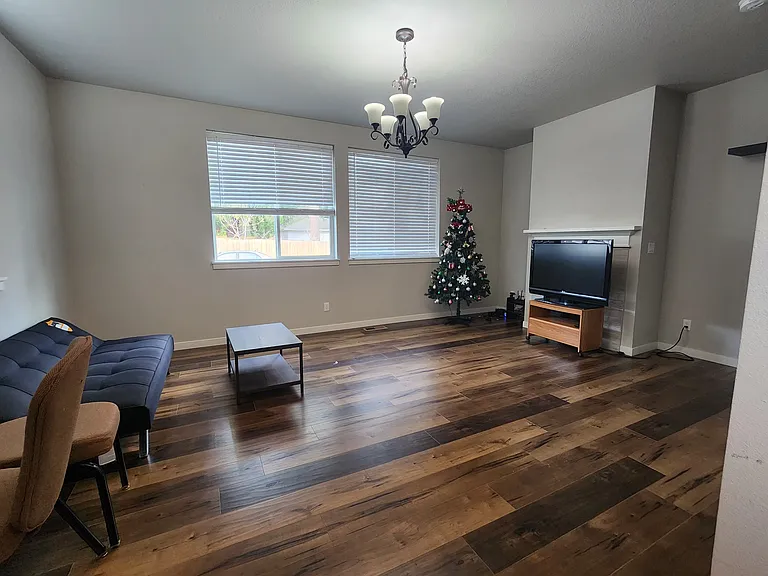15105 SE Pine Ct — Photo 2
