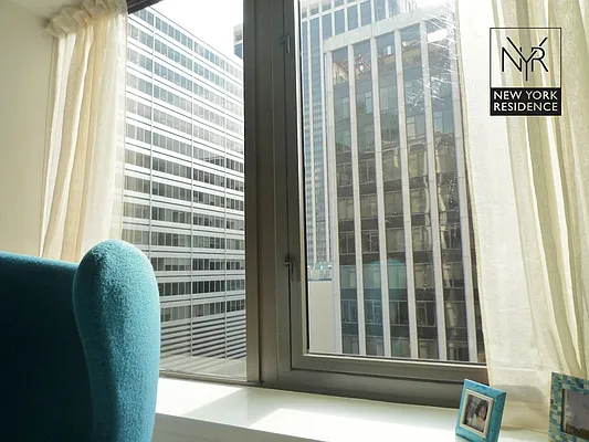 Sold by New York Residence | media 5