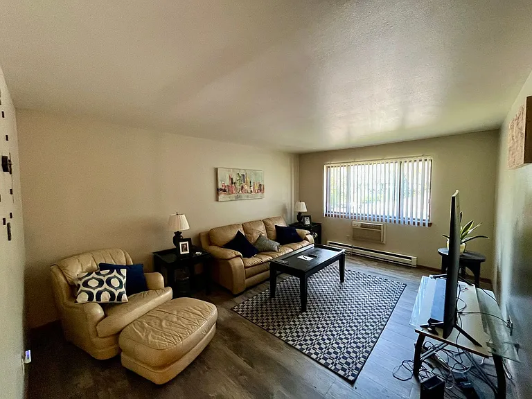 N114W15846 Sylvan Cir — Photo 4