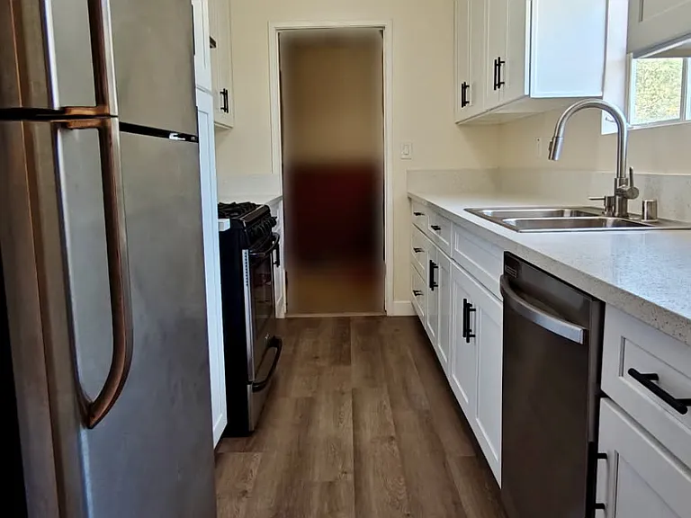 2201 Oakhaven Dr — Photo 2