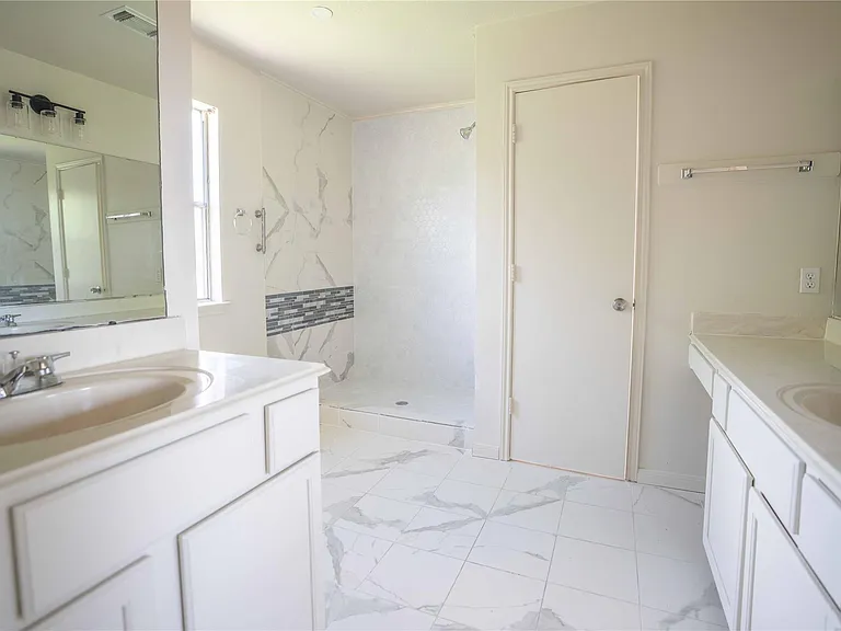 4027 Almond Lake Dr — Photo 16