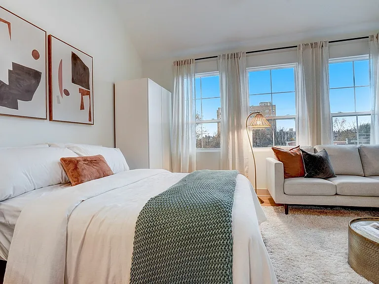 Flats On East Gay | Studio