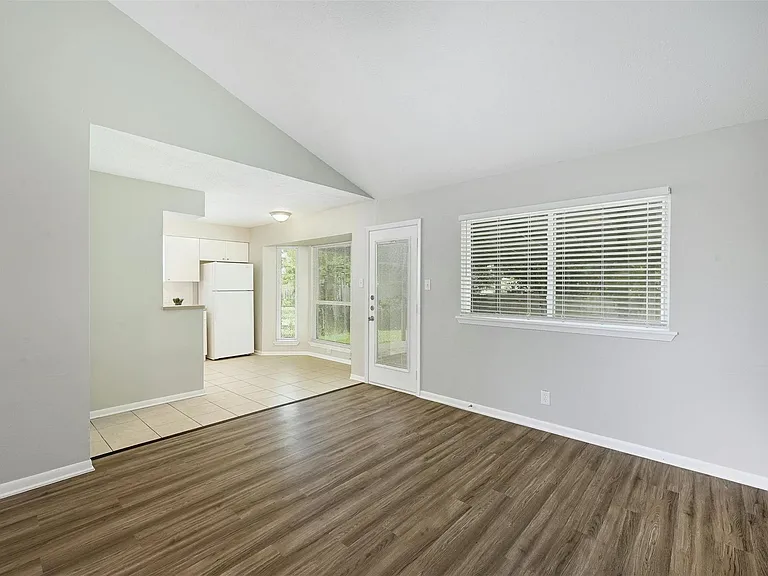 8527 Maine Dr — Photo 5