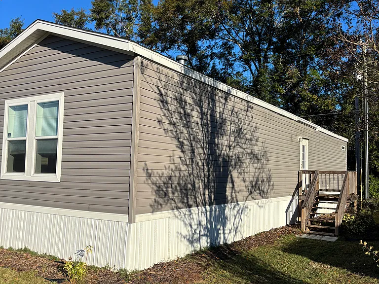 27 Charlotte Ln — Photo 3