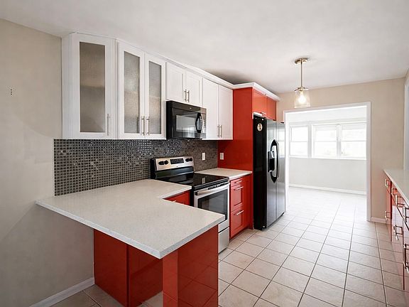 3rd image of 820 41st Ave N