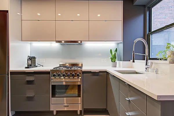 Sold by Akam Sales and Brokerage | media 27