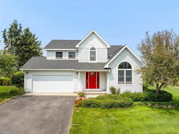 860 Evergreen Ct, Petoskey, MI 49770