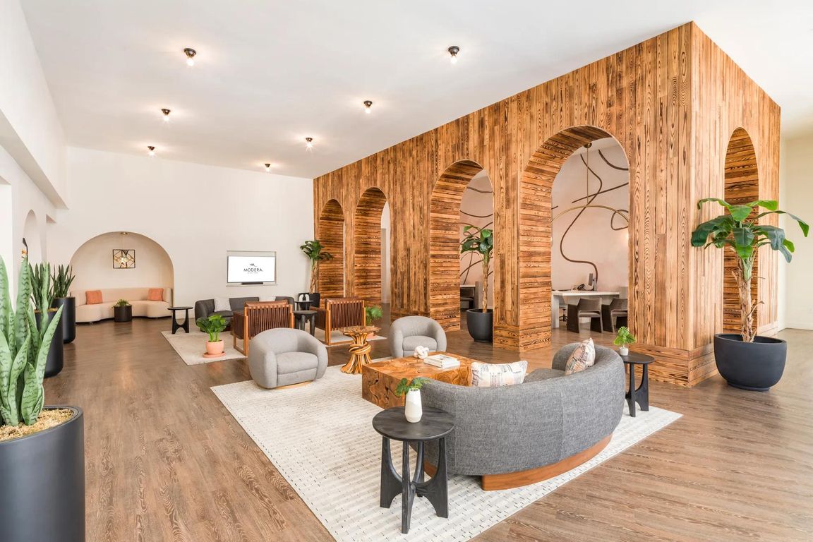 Discover artful living at Modera St. Petersburg with top-tier amenities and endless possibilities.