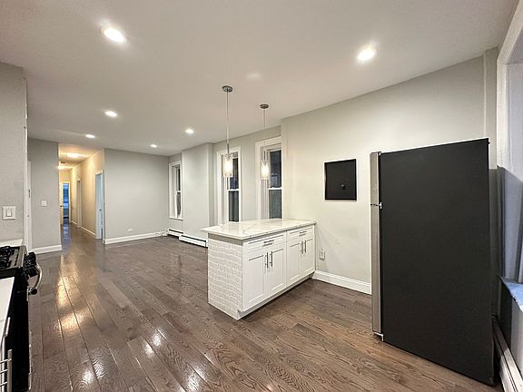 4th image of 232 Van Horne St #2E