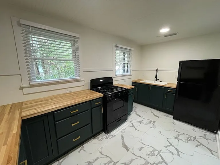 720 NE 4th Ave — Photo 5