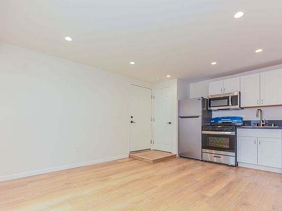 4th image of 1855 Euclid St #1851C