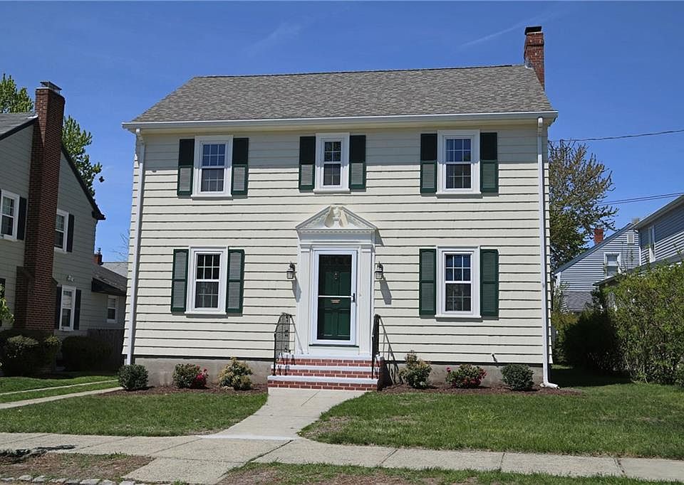 1st image of 32 La Salle Dr