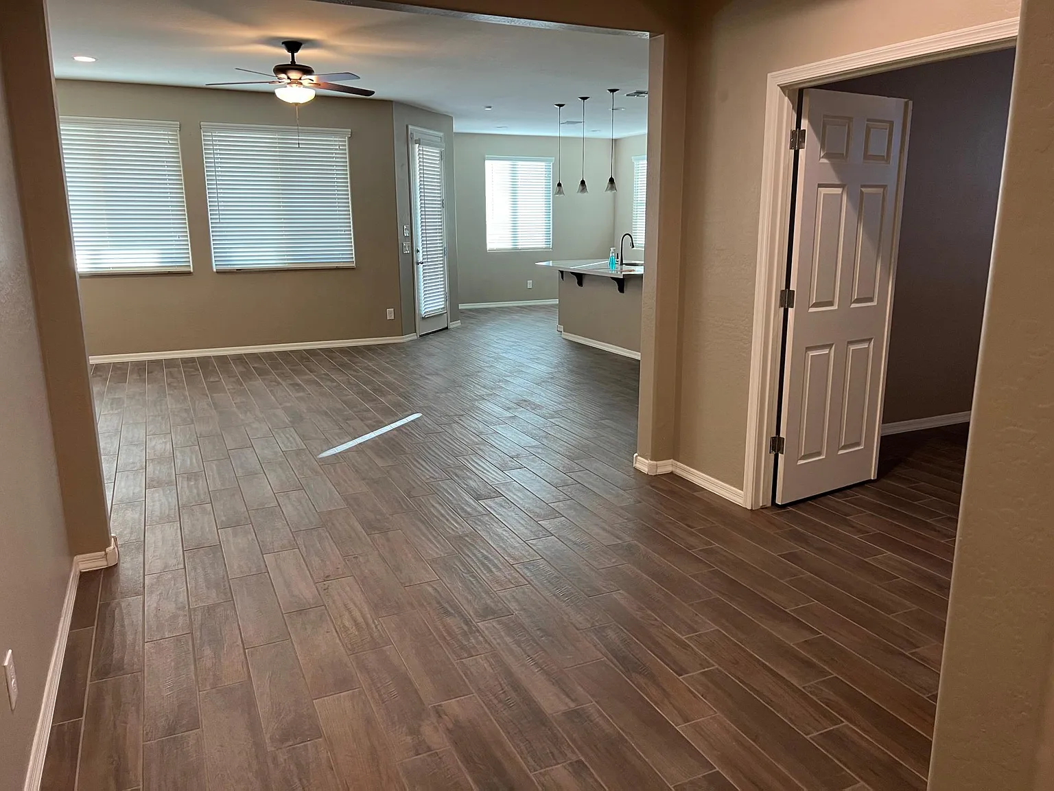 4 bed, 2525 sqft, $2,500 — Photo 3