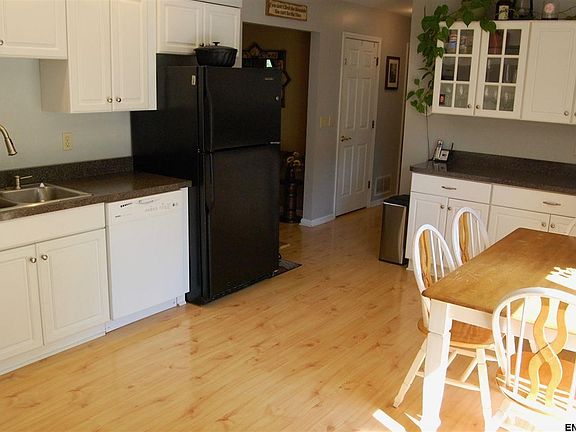 3rd image of 5 Harris Dr