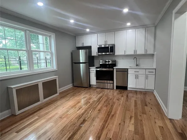67-31 223 Pl #1A, Oakland Gardens, NY 11364