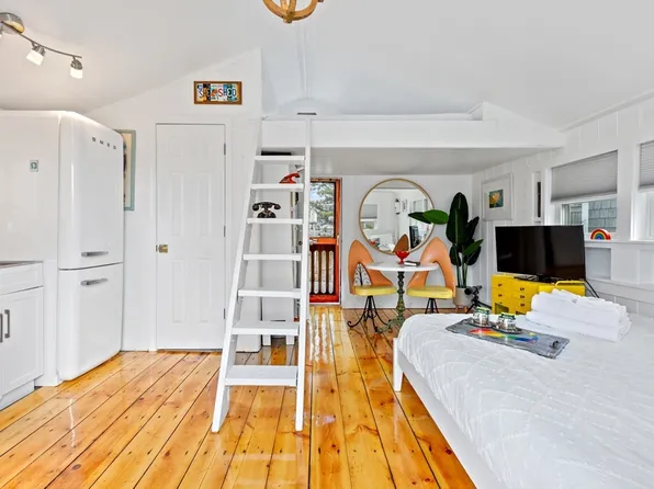 21 Dewey Ave Unit 1, Provincetown, MA 02657