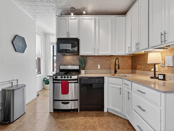 5th image of 133 Madison St APT 4L